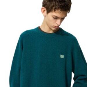 NWOT Uniqlo x Kaws Winter Lambswool Crew Neck Sweater